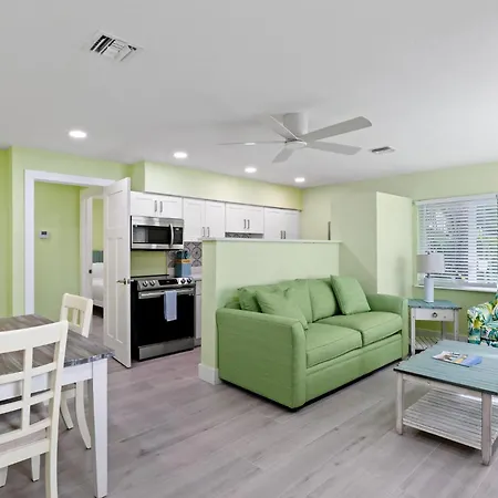 Pirates Cove Cottage At Palm View Inn Of Sanibel With Bikes Exterior photo