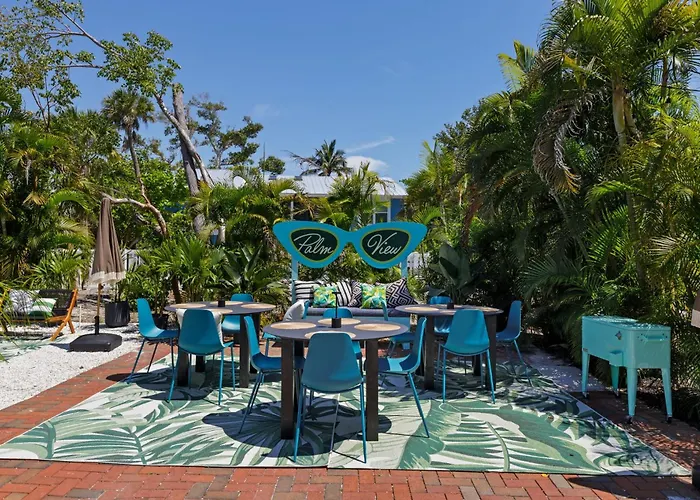 Pirates Cove Cottage At Palm View Inn Of Sanibel With Bikes